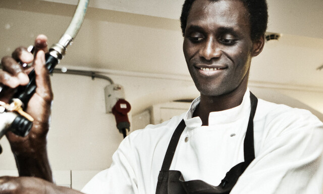 12 barns-pappaen Ali elsket jobben i oppvasken på verdens beste restaurant. Så kom et tilbud man bare trodde skjedde på film
